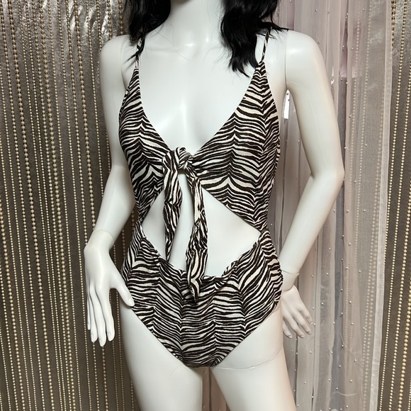 NWT - XL Aila One Piece Frankie Safari Print Swimsuit - Picture 1 of 9